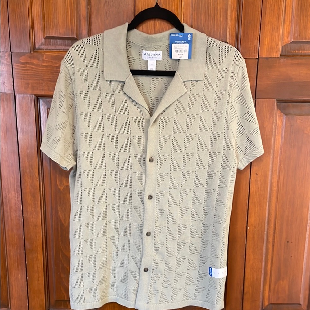 Arizona Jean Company Men's Olive Green Short Sleeve Shirt. Size Medium. NWT.